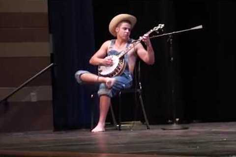 Hillbilly Banjo Player in the Talent Show