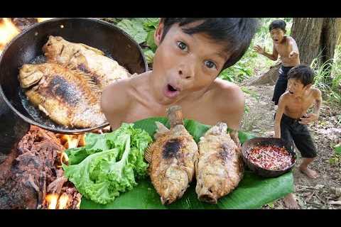Survival in the rainforest - Cooking fish recipe and eating in forest | Primitive Boy