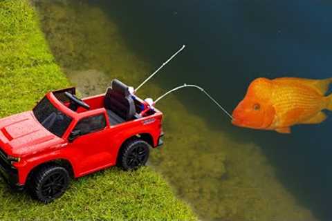 MEGA RC Truck Catches Colorful Fish