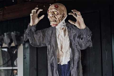 Front Door Halloween Decorations: 14 Spooky Ideas