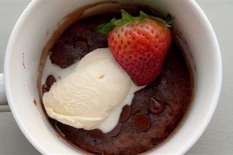Chocolate Mug Cake in 1 Min without baking powder, egg, butter | Eggless Chocolate Cake in Microwave