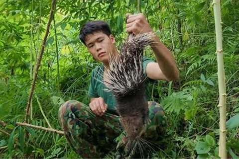 Survival, Detecting hedgehogs, Making rudimentary traps, catching stone crabs, survival skills
