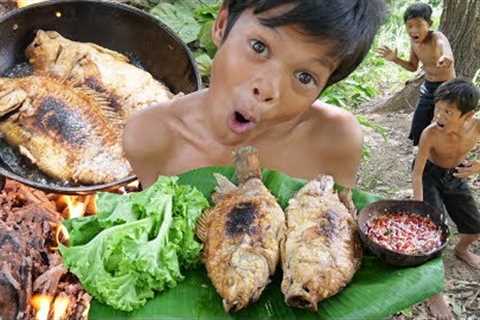 Survival in the rainforest - Cooking fish recipe and eating in forest