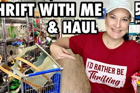 THRIFTING IN GOODWILL &amp; loading up my cart * THRIFT HAUL * THRIFT WITH ME