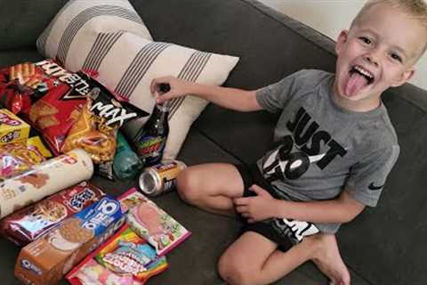 unboxing.... Mystery box from Bussin Snacks, Super Fun, Yummy Snacks.