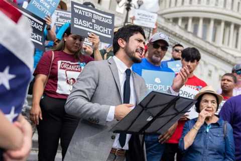 Texas Workers protest new water break law