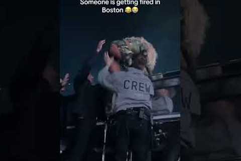 Security guard touches Beyonce Booty