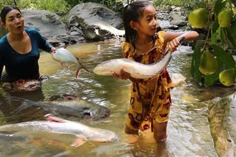 Mother with daughter catch fish by river of survival- Fresh fish grilled so delicious for dinner