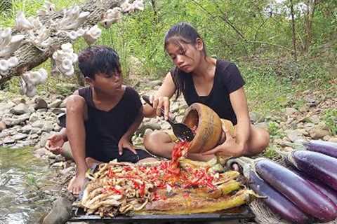Survival skills: Yummy Mushroom delicious cooking with eggplants, Survival in forest