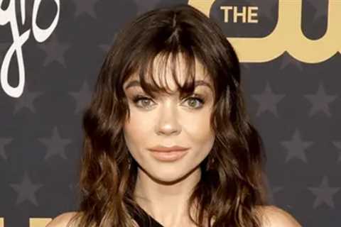 Sarah Hyland Says Modern Family Execs Made Wear Heels Amid Kidney Dialysis, Gout