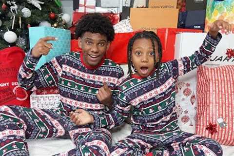 OPENING PRESENTS CHRISTMAS DAY! SPECIAL FAMILY SURPRISE!