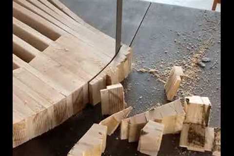 Build A Table By Bending Wood Pallet Projects. #diy #build #table #bending #wood #pallette #craft