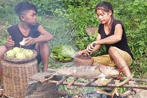 Amazing Fishing Skill to catch Fish and grilling for jungle food - Fast and Easy Fish Recipe