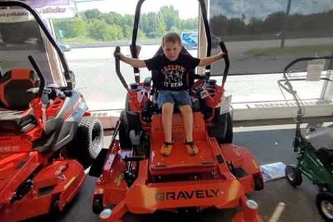 Kids and Lawnmower Videos | Lawnmowers &amp; Zero-Turn / Stand-on Mowers / Tractors