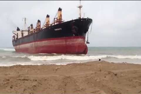 TOP 5 SHIPS CRASHING INTO SHORE