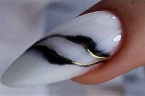 Top Trend in Nail Art - Manicure with Wavy Lines | Best Nail Art