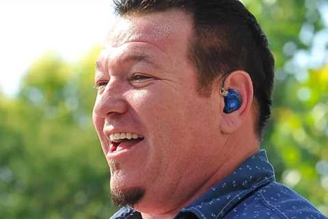 Celebs Pay Tribute to Steve Harwell, Former Smash Mouth Lead Singer Dead at 56