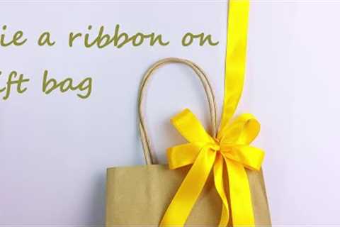 Tie a ribbon on gift bag🛍️