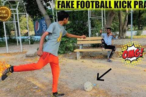 Fake football kick prank🤔 / football prank with public in park😂 /  coments for new video .