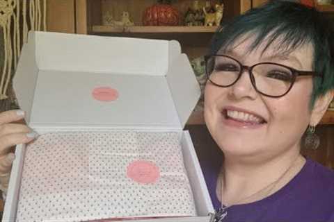 🌛🌕🌜UNBOXING- NEW BOX !!! High Vibe Home Monthly Subscription Box 🌛🌕🌜