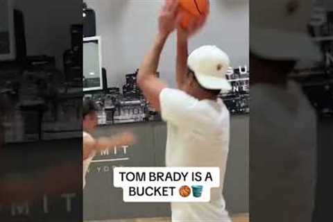 Tom Brady still got that JUMPSHOT. 🔥 (via cbrick603/TT, tombrady/TT) #shorts