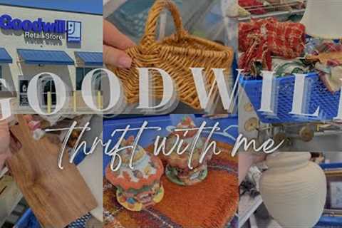 2023 GOODWILL DECOR SHOP WITH ME | THRIFT WITH ME | THRIFTING VINTAGE HOME DECOR
