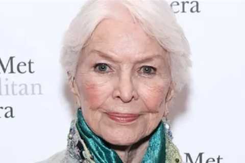 Ellen Burstyn on Why She's 'Juggling' So Many Roles at 90