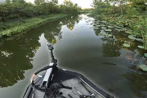 !!! Exploring an ULTRA HIDDEN Oxbow Lake for Epic Bass Fishing!