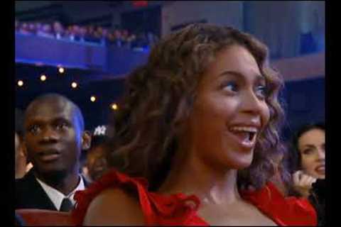 Kanye West interrupts Taylor Swift during VMA Awards (Miss Americana Clip)