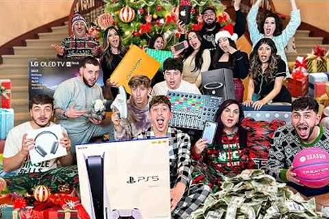 THE CRAZIEST FAMILY CHRISTMAS GIFTS OPENING EVER!!
