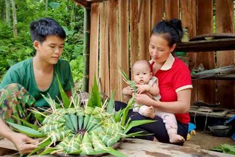 Pounding upland sticky rice to make traditional banh chung, farm life