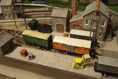 Compact Budget Oval Model Railway/ Railroad Layout. Part Three Grass