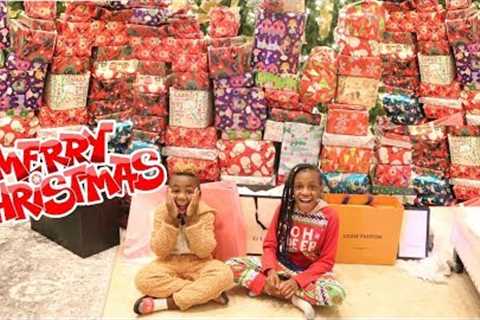 CHRISTMAS MORNING SPECIAL OPENING PRESENTS