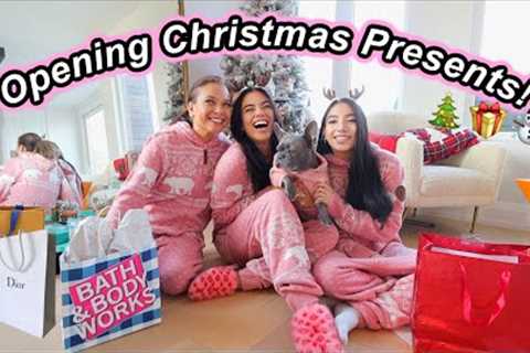 OPENING OUR PRESENTS on CHRISTMAS MORNING!!! | vlogmas day 25 ❄*⋆⍋*