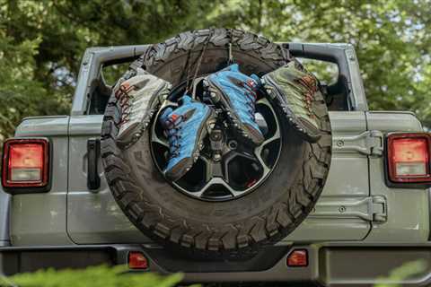 Merrell and Jeep Have Teamed Up for a Special-Edition Moab 3 Hiking Boot