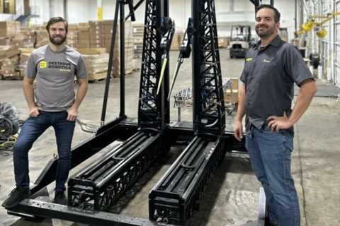 Warehouse Robot Uses Giant Chopsticks to Move Boxes