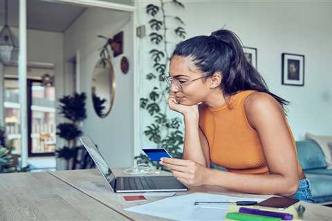 Maximize Credit Card Rewards and Avoid Debt This Holiday Season