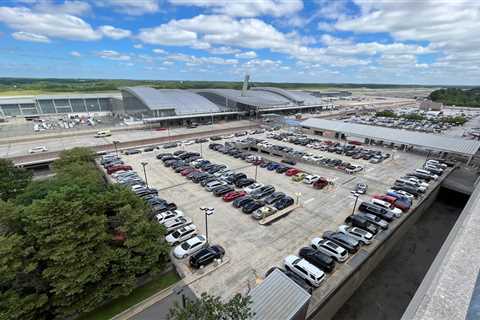 Get Ahead of the Holiday Travel Rush: Book Your Airport Parking Now!