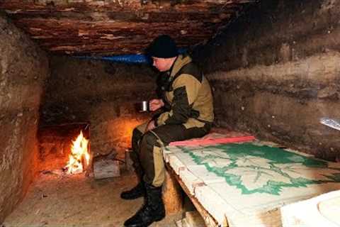 Building of a warm and secret dugout for the winter, my hidden refuge in the forest