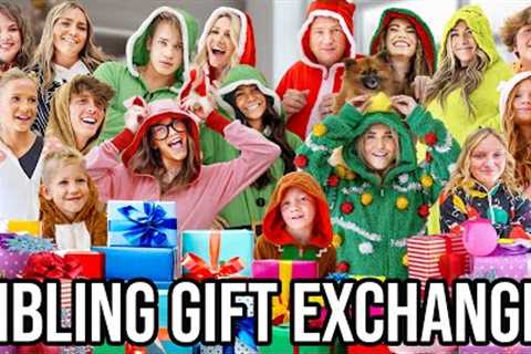 SiBLiNG GIFT EXCHANGE w/ 16 KiDS 2023!!! 🎁