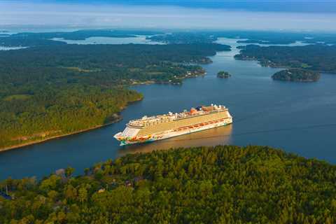 Norwegian Cruise Line vs. Carnival Cruise Line: Which is Right for You?