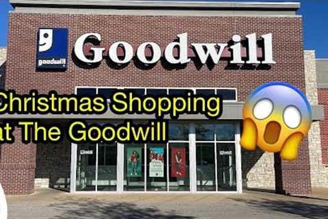 CHRISTMAS SHOPPING AT THE GOODWILL‼️LOOK WHAT I FOUND😱