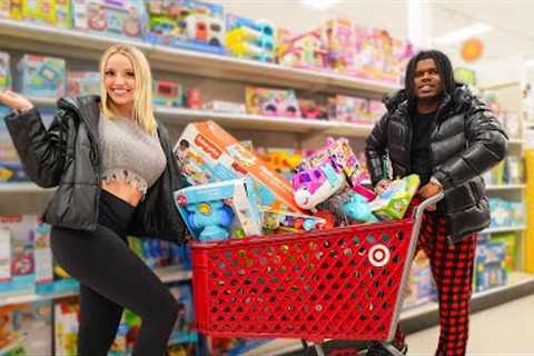OUR FIRST TIME CHRISTMAS SHOPPING AS PARENTS! | VLOGMAS DAY 3