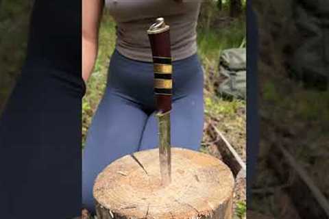 Pretty WOMAN  knows how to handle a knife🔪 #camping #survival #bushcraft #outdoors