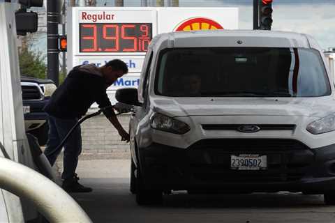Save Big on Holiday Travel with These Gas Rewards Programs and Credit Card Offers
