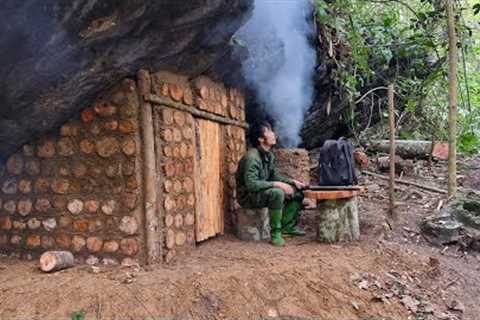 Building Complete Survival Bushcraft Shelter under the giant rock - King Of Satyr
