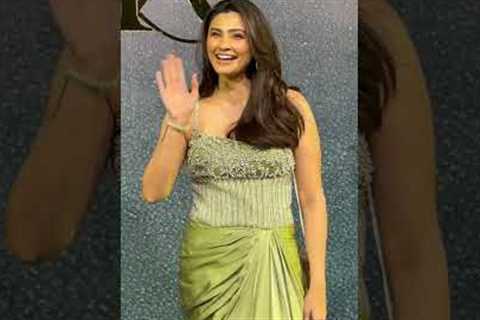 Bollywood Update: #DaisyShah steals the spotlight at #RandeepHooda and LinLaishram's reception.
