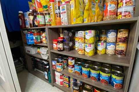 No Space? How to Organize a Small Prepper Pantry in a Closet 🥫