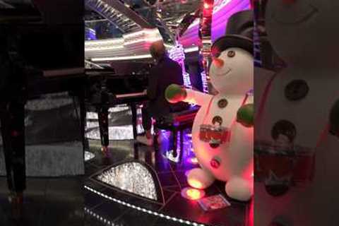 Christmas on a cruise #cruiselovers #cruiseship #planetcruise #cruiseline #cruiseholiday #christmas