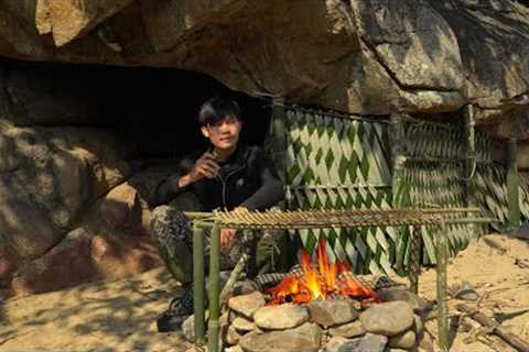 2 DAYS solo Survival Camping in the Canyon. FISHING, Smoked Fish and grilled Catfish ,Catch and Cook